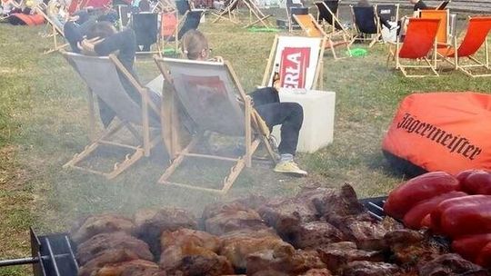 Śniadanie w Plenerze, obiad na moście, piwo na placu