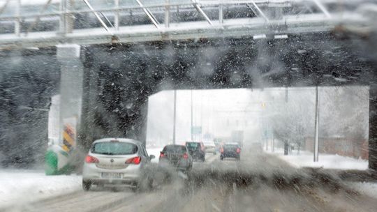 Śnieżyca w Lublinie. IMGW wydał ostrzeżenie przed oblodzeniem [zdjęcia]