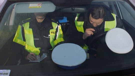 Snopków: VW rozbił się na drzewie. Dwie osoby zginęły