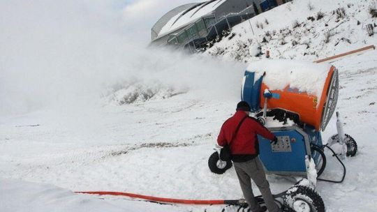 Snowpark może ruszyć po niedzieli. Trwa naśnieżanie