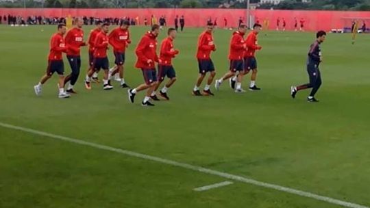 Sobotni trening Polaków po meczu ze Słowacją. Były zdjęcia, autografy, upominki