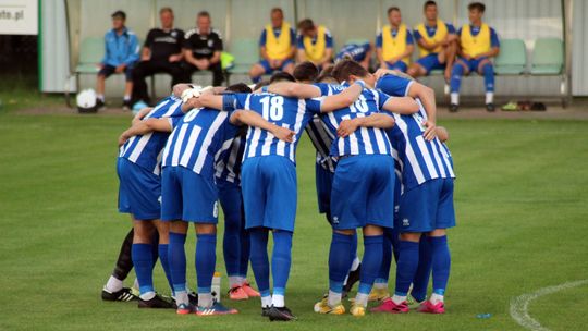 Sokół Sieniawa – Tomasovia 0:4. Przełamanie beniaminka i remis Orląt Spomlek z KSZO