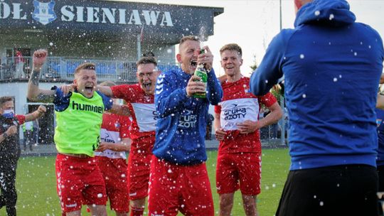 Sokół Sieniawa – Wisła Puławy 0:1. Awans już pewny! Sokół Sieniawa – Wisła Puławy 0:1. Awans już pewny!