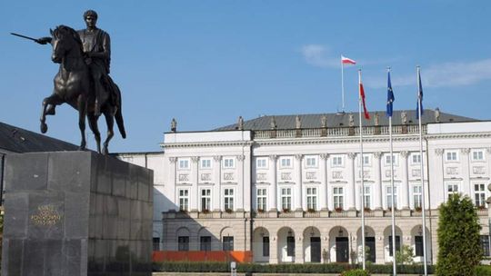 \"Solidarni 2010\" protestują przed Pałacem Prezydenckim 