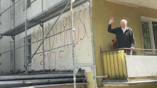 „Solidarność żyje” - napis, który pojawia się i znika. Na bloku w Lublinie od lat 80.