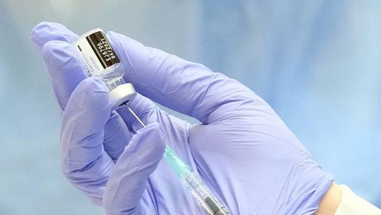 Sondaż dla rp.pl: szczepienia znanych osób nie wpłynęłyby na decyzję ws. szczepień 69 proc. Polaków