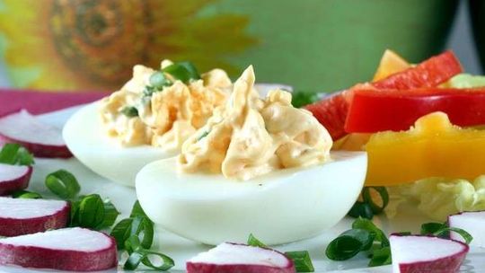 Sosy, farsze i pisanki. Jak zrobić jajka faszerowane?