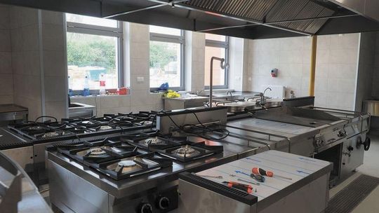 SP nr 58 w Lublinie kompletuje wyposażenie. Książki i widelce mogą się spóźnić