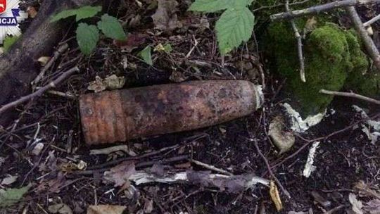 Spacerował po lesie. Znalazł pocisk z czasów II wojny światowej