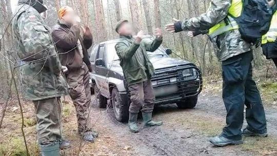 Spacerują przed lufami strzelb. Nie boją się kary, będą blokować polowania