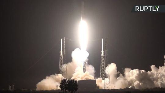 SpaceX umieścił na orbicie 60 satelitów Starlink. W planach szerokopasmowy internet na całym świecie