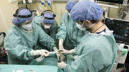 Spada liczba nowych zakażeń koronawirusem. W Lubelskiem mniej niż tysiąc