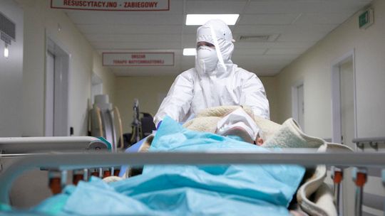 Spadek liczby zachorowań i niedużo zgonów