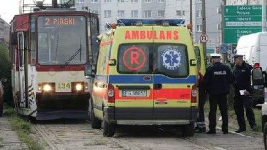 Spał w krzakach, potrącił go tramwaj (zdjęcia)