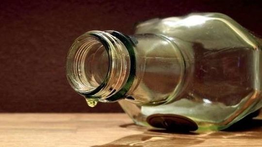 Spali pijani, muzyka grała, a obok leżało dziecko. Kobieta w areszcie