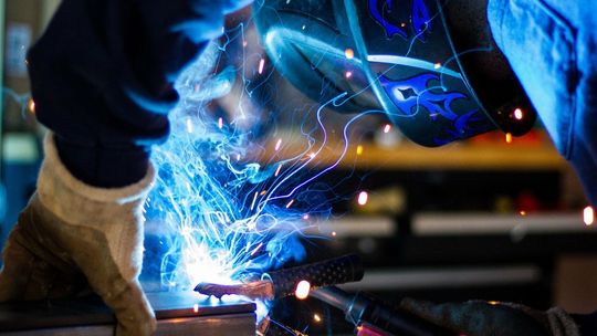 Spawacz, komisjoner, pracownik produkcji. Oferty pracy w Niemczech i Holandii