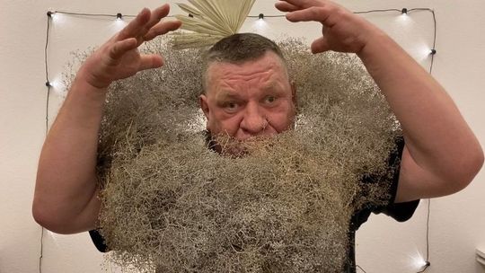 Spektakl online dla dzieci "Brzydkie robaczątko"