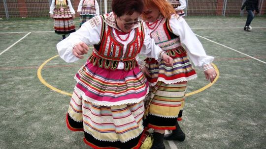 Śpiewaczki z zespołu Jarzębina na Kongresie Kobiet 
