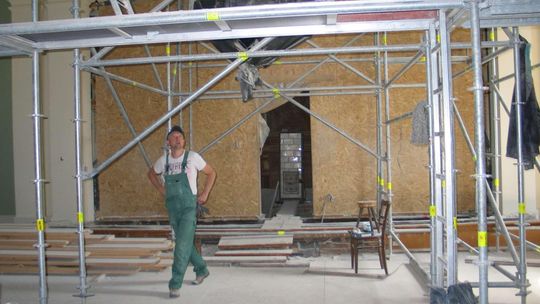 Spod farby wyjrzały anioły. Trwają prace w cerkwi w Chełmie