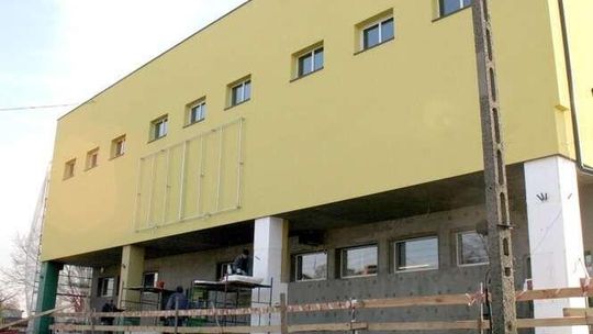 Spółdzielnia burzy budynki żeby zaoszczędzić. Byli pracownicy krytykują