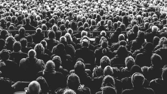 Społeczeństwo się starzeje. Ile lat ma statystyczny Polak? Nowy raport GUS