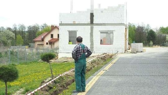 Spopielarnia zwłok rośnie, Czerniejów wrze. Mieszkańcy szykują protest