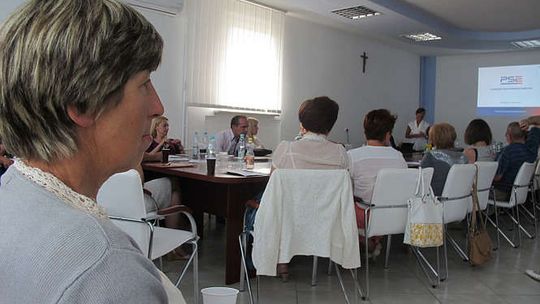 Spór pod prądem. Mieszkańcy nie chcą słupów koło swoich domów