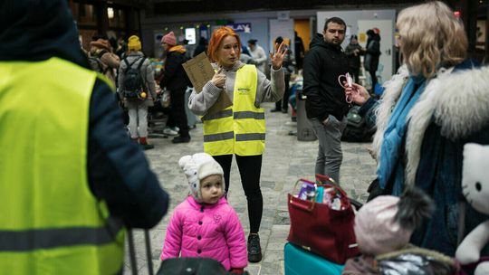 Spore zmiany dla uchodźców z Ukrainy. Będą płacili za pobyt. ZUS odbiera 500 plus