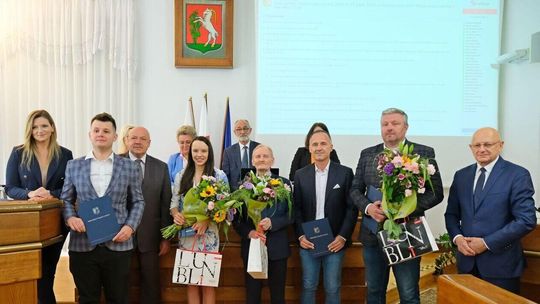 Sportowcy z nagrodami od prezydenta. Oprócz gratulacji jest spora kasa 