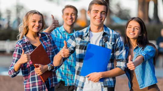 Spotkania studentów na uczelni: Jak wyglądają zjazdy w WSKZ?