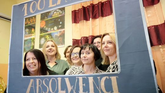 Spotkanie po latach w murach szkoły. Zjazd absolwentów III LO w Lublinie