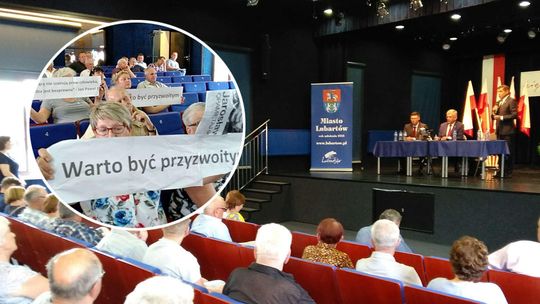 Spotkanie z marszałkiem Karczewskim w Lubartowie. Przyszli też przeciwnicy [zdjęcia]