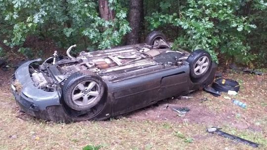 Spowodował wypadek i uciekł zostawiając w rozbitym aucie ranną pasażerkę. Mieszkaniec gm. Sosnowica zatrzymany