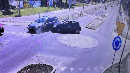 Spowodowała kolizję pod wpływem alkoholu. Uciekła... do pracy