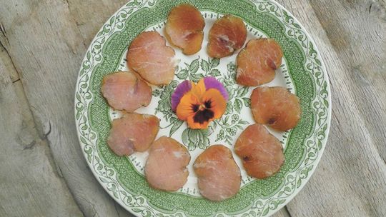 Sprawdzone przepisy na domowe wędliny na święta