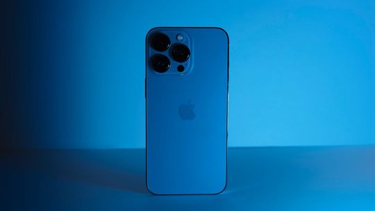 Sprawdzony czy nowszy? iPhone 14 Pro i 15 Pro w codziennym użytkowaniu