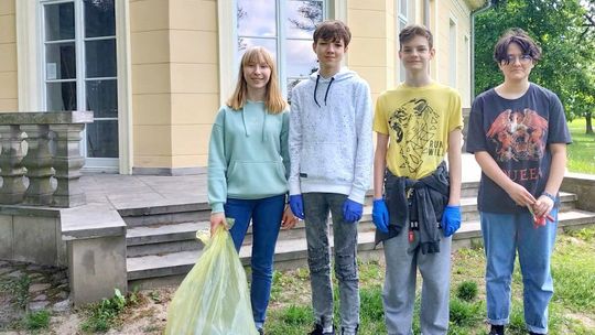 Sprzątali puławski park i piekli kiełbaski