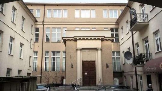 Sprzedają kamienicę przy Krakowskim Przedmieściu. Miasto ostro schodzi z ceny
