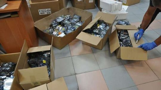 Sprzedawali przez internet podrabiane dyski twarde