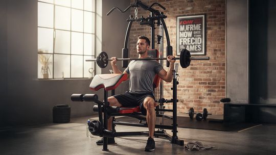 Sprzęt na siłownię — projekt funkcjonalnej strefy od planu po utrzymanie (dom, studio, klub)