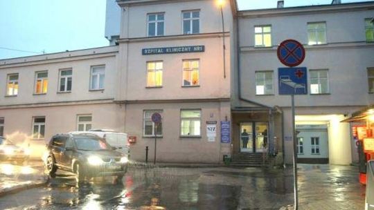 SPSK1. Chirurg oskarżony o łapówki poszedł na urlop