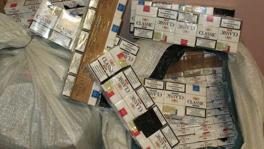 Srebrzyszcze: Wiózł w bagażniku sto kartonów papierosów 