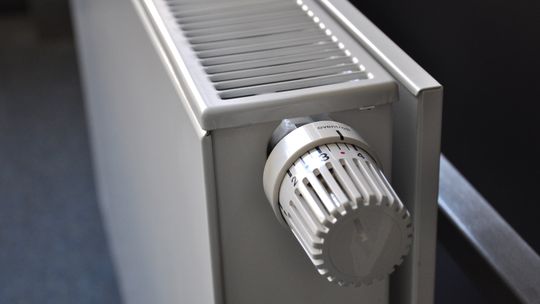Średnia temperatura dobowa to 8 stopni Celsjusza, a prezes spółdzielni zdecydował się zakręcić kurek kaloryferów