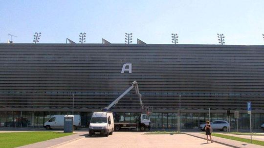 Stadion przy ul. Krochmalnej: "A jak arena. Instalują napis