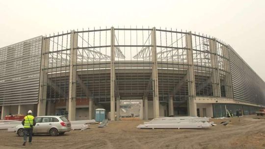Stadion przy ul. Krochmalnej: Łagodna zima pozwala budować