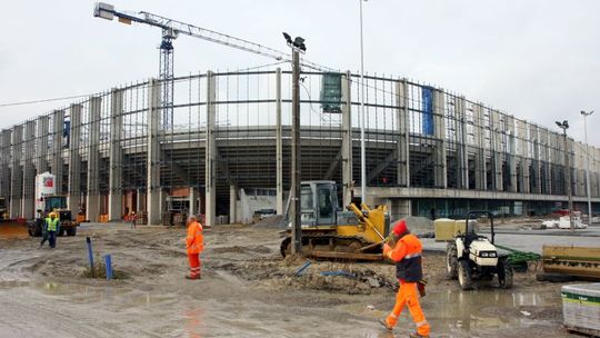 Stadion rośnie, jak na drożdżach. Koszty też