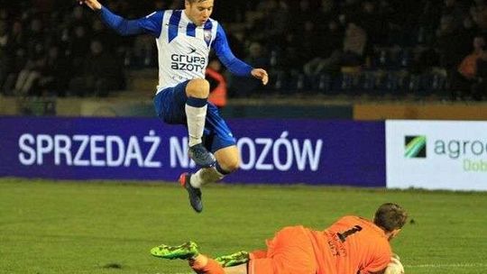 Stal Stalowa Wola - Wisła Puławy 1:3. Widmo spadku oddalone