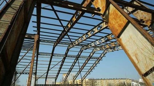 Stalowy szkielet na Czubach. Co dalej z niedokończoną inwestycją?