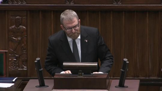 "Stan wojenny + koronawirus". Grzegorz Braun o specustawie ws. wirusa