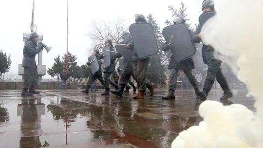 Stan wojenny w PZL Świdnik. Pałkami odpowiedzieli na kwiaty